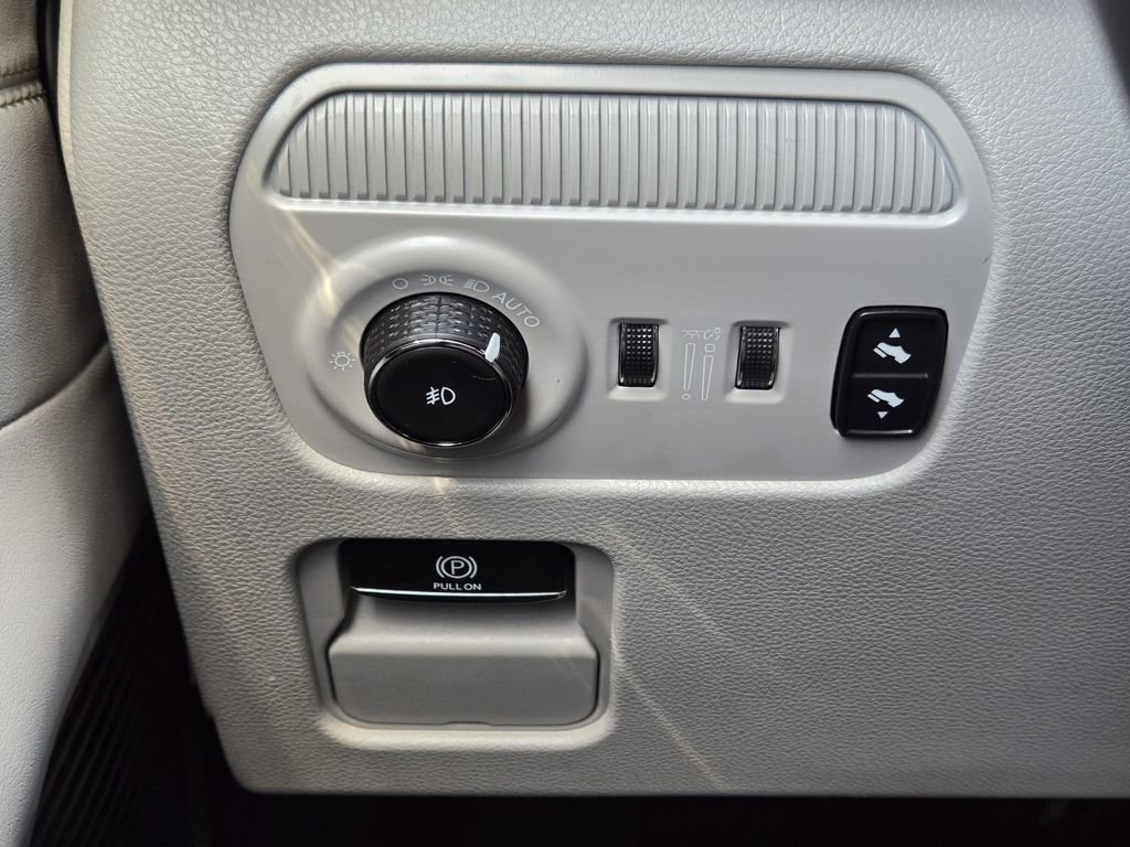 Used 2024 Jeep Wagoneer Series II w/ Flexible Seating Group RWD image 24