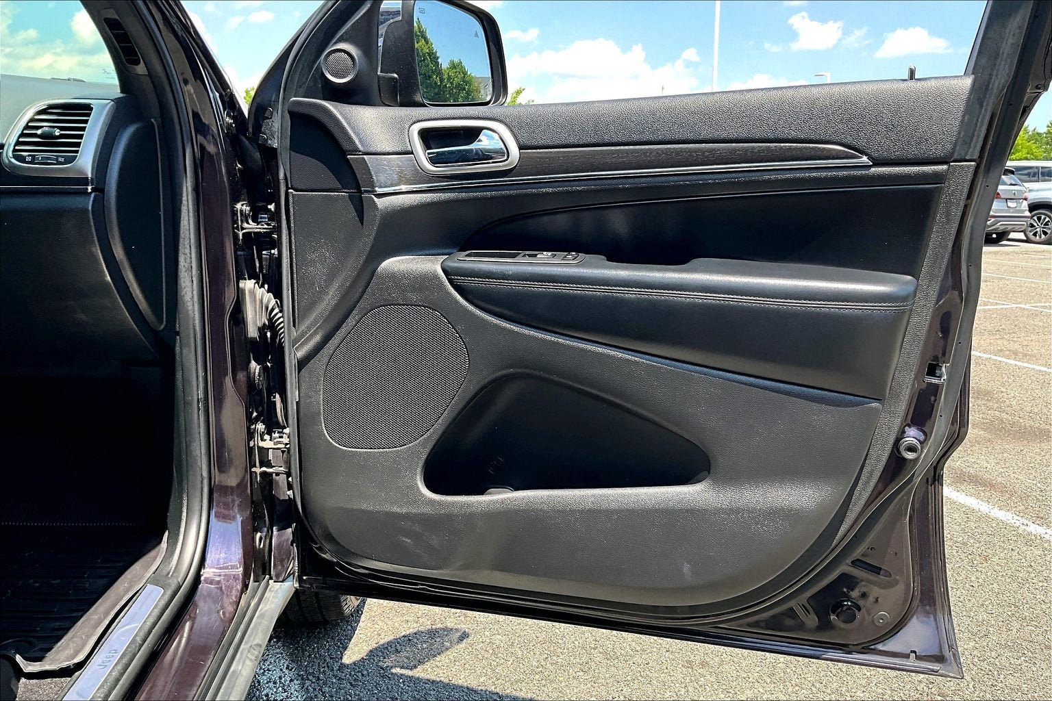 Used 2018 Jeep Grand Cherokee Limited AWD/4WD image 23