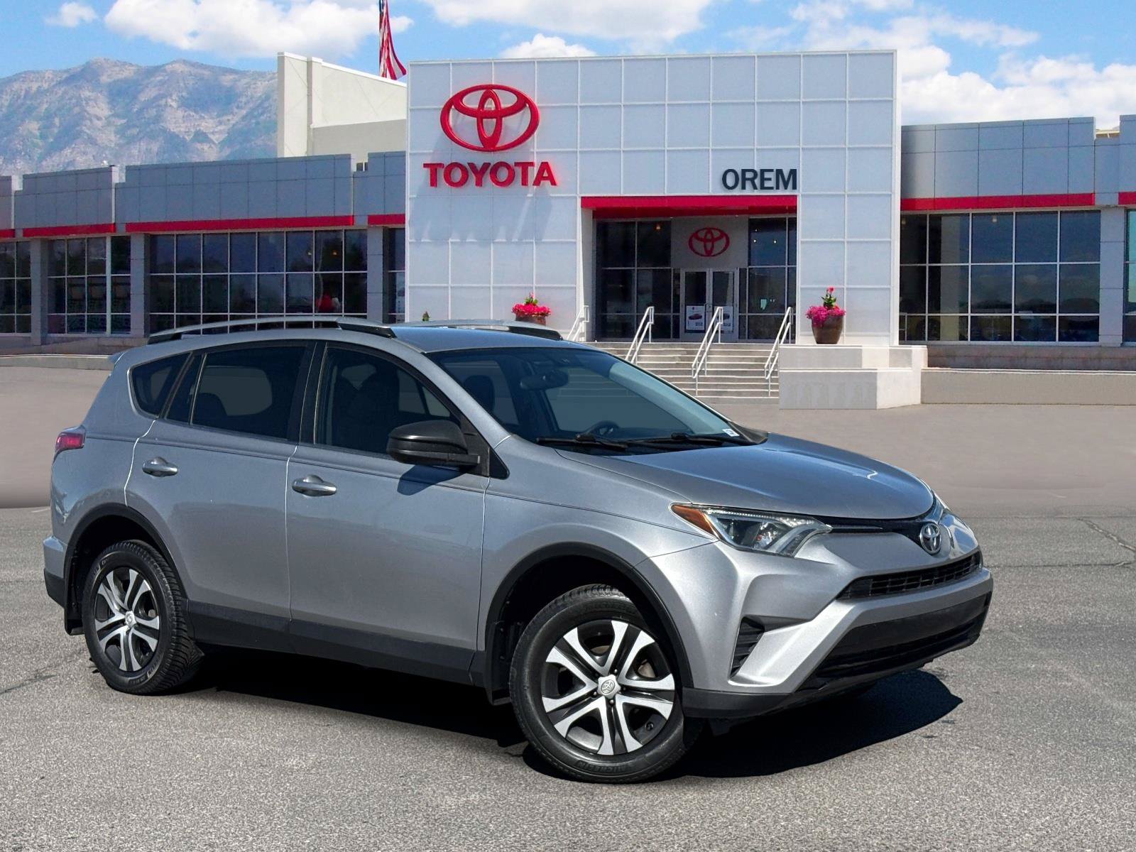 Used 2016 Toyota RAV4 LE FWD image 1