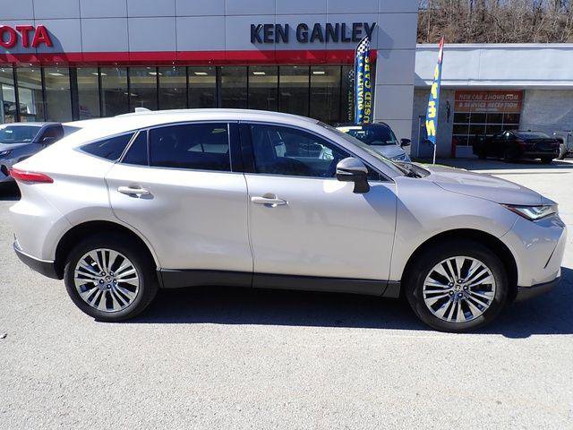 Certified 2023 Toyota Venza XLE image 2