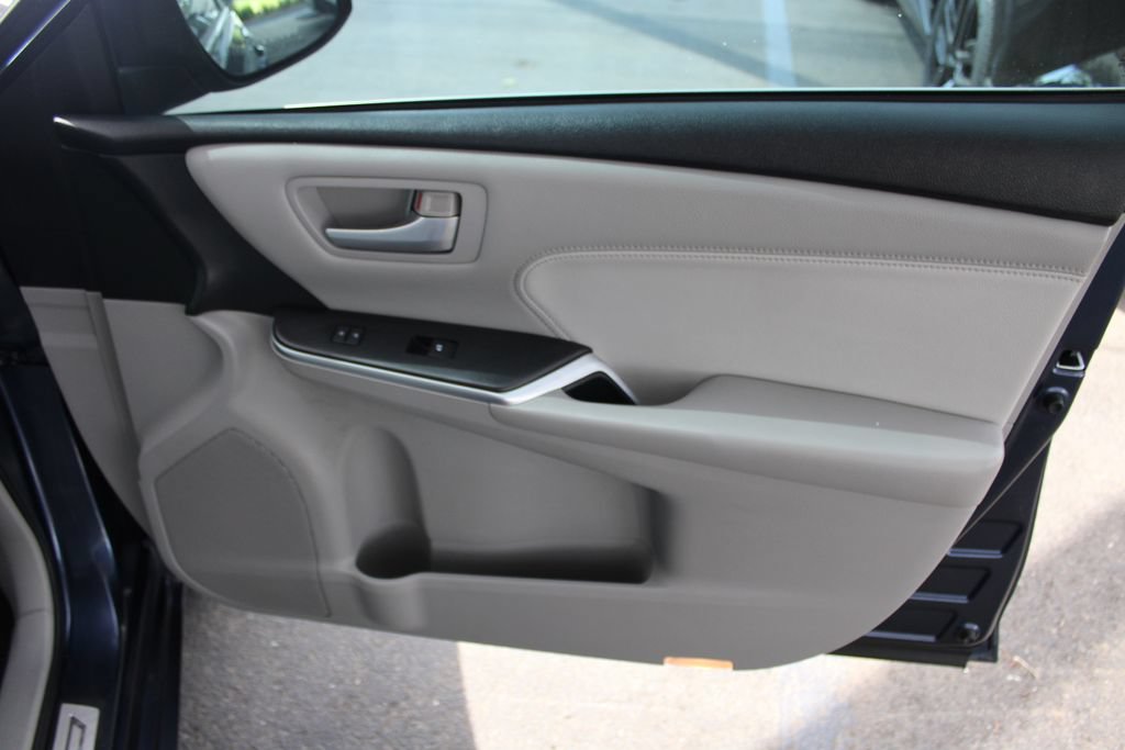 Used 2015 Toyota Camry XLE w/ Moonroof Package FWD image 47