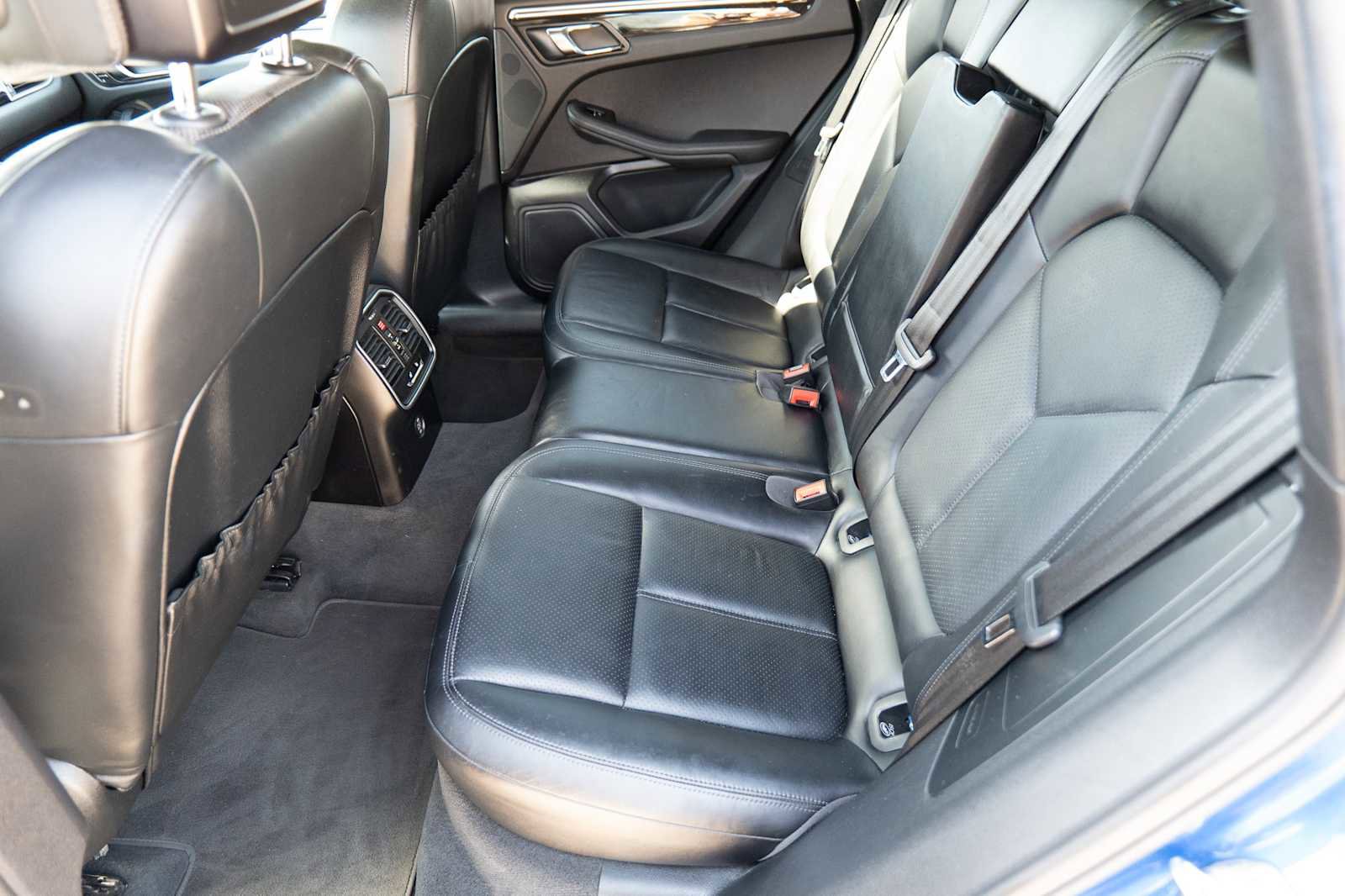 Used 2017 Porsche Macan image 25