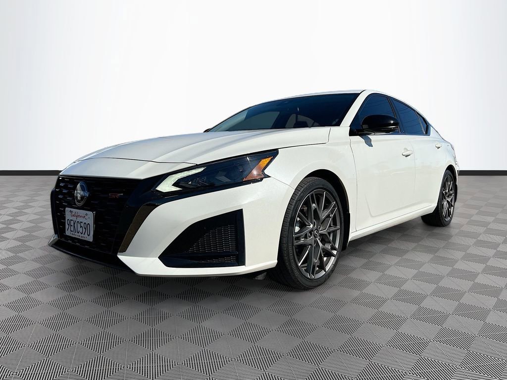 Used 2023 Nissan Altima 2.0 SR image 3