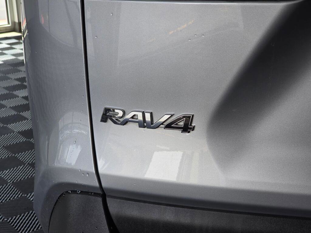 Used 2024 Toyota RAV4 XLE AWD/4WD image 13