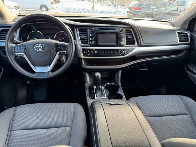 Used 2015 Toyota Highlander LE image 21