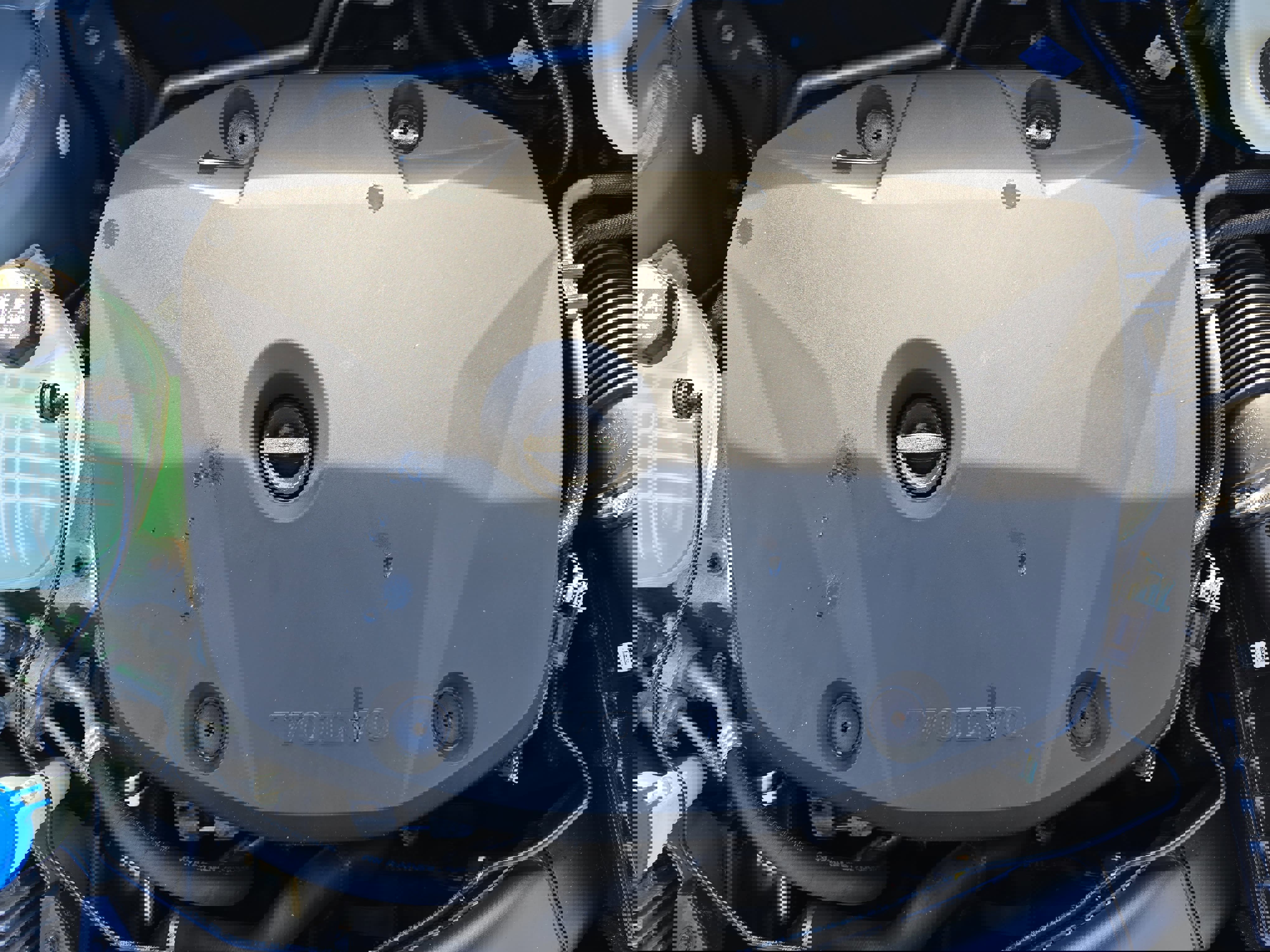 Used 2022 Volvo XC40 T5 R-Design w/ Advanced Package image 31