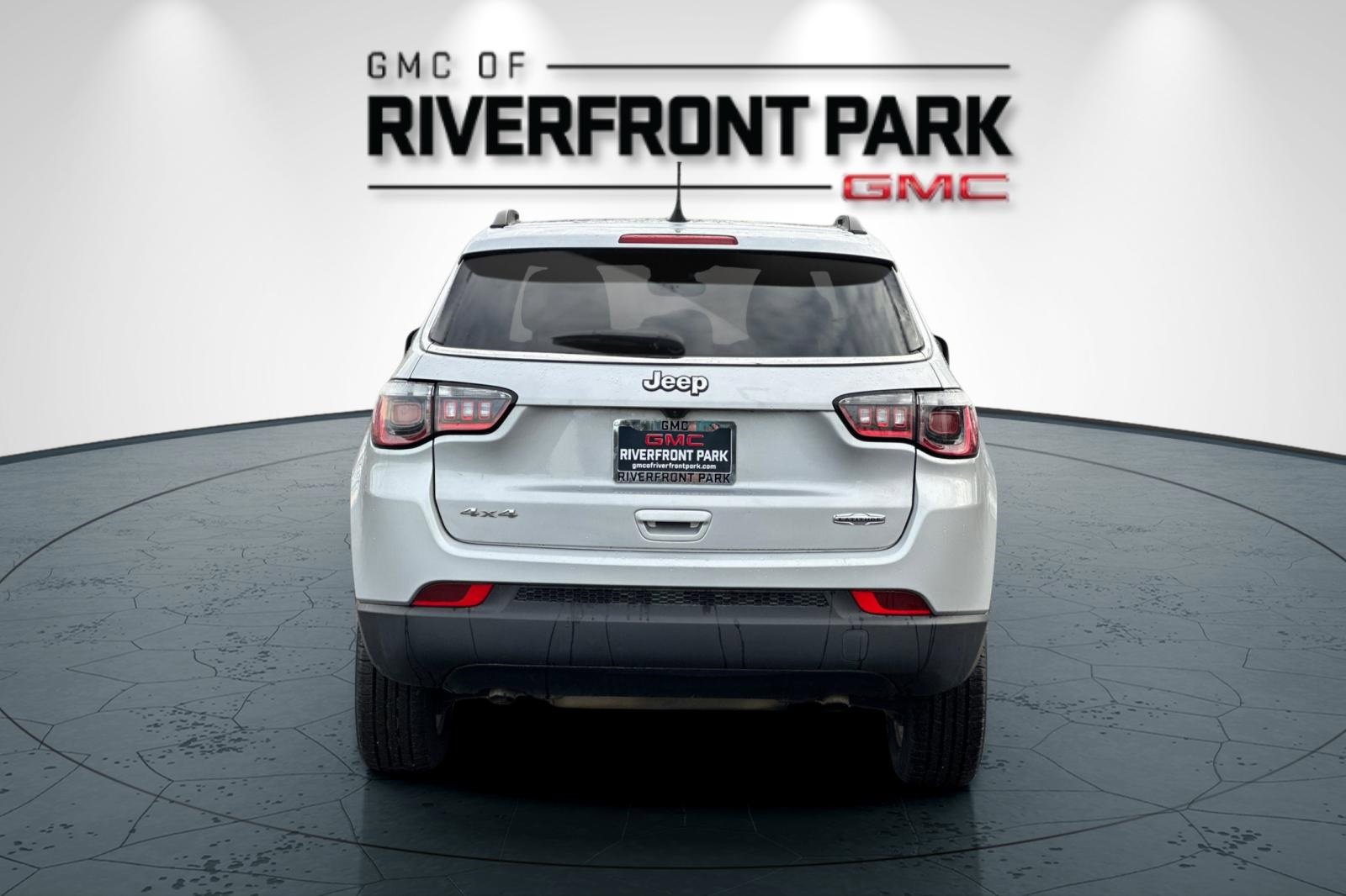 Used 2024 Jeep Compass Latitude image 4