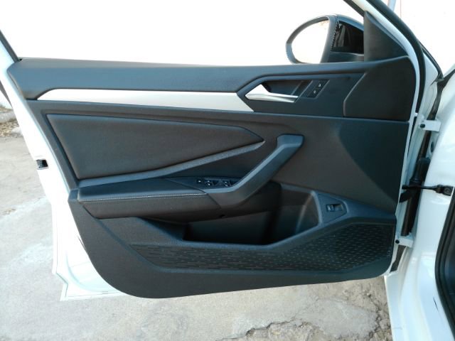 Used 2025 Volkswagen Jetta Sport image 13