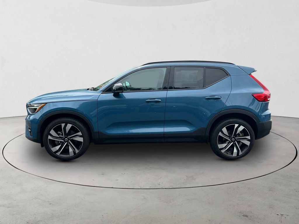 Certified 2023 Volvo XC40 B5 Plus w/ Driver Assist Package AWD/4WD image 2