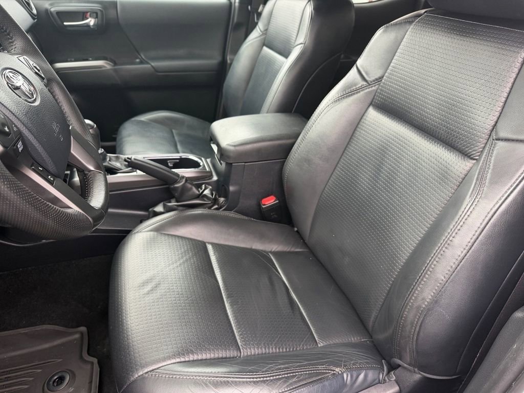 Used 2019 Toyota Tacoma TRD Sport image 10