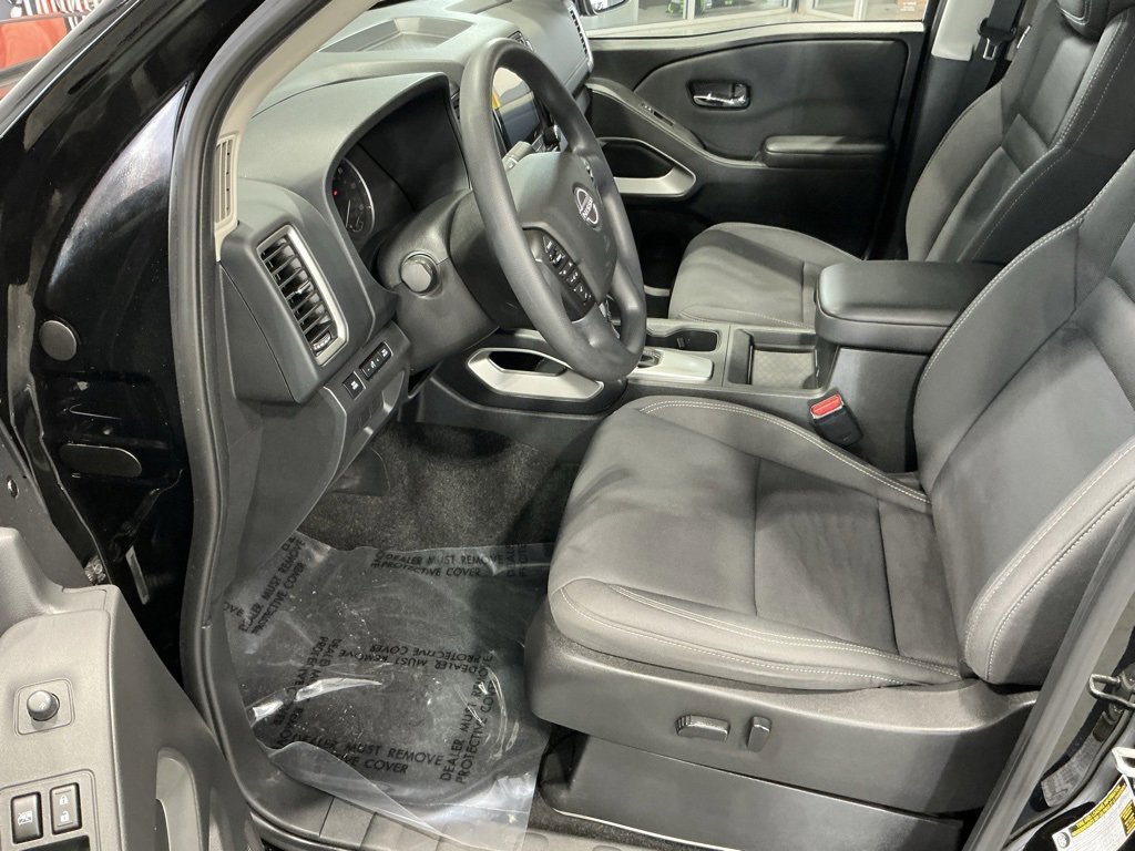 Used 2022 Nissan Frontier SV image 3