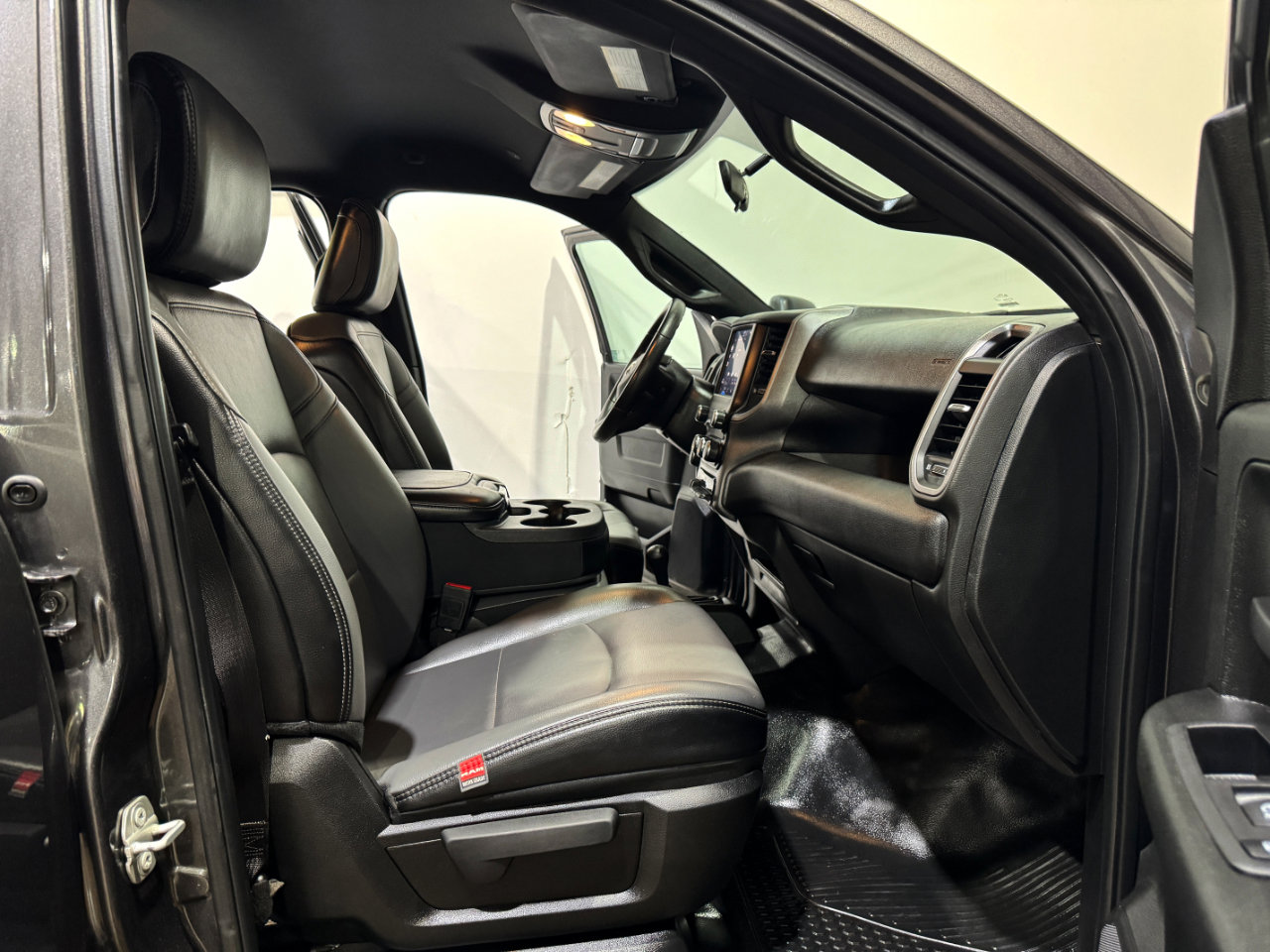 Used 2024 RAM 2500 Tradesman w/ Chrome Appearance Group image 14