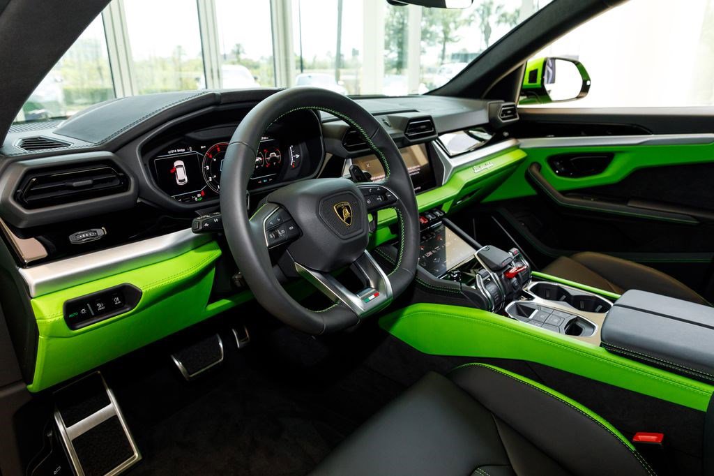 Used 2025 Lamborghini Urus SE image 51