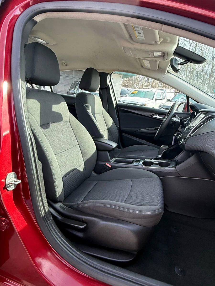 Used 2017 Chevrolet Cruze LT image 18