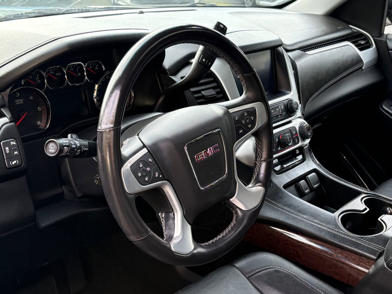 Used 2016 GMC Yukon XL SLT w/ Open Road Package AWD/4WD image 11