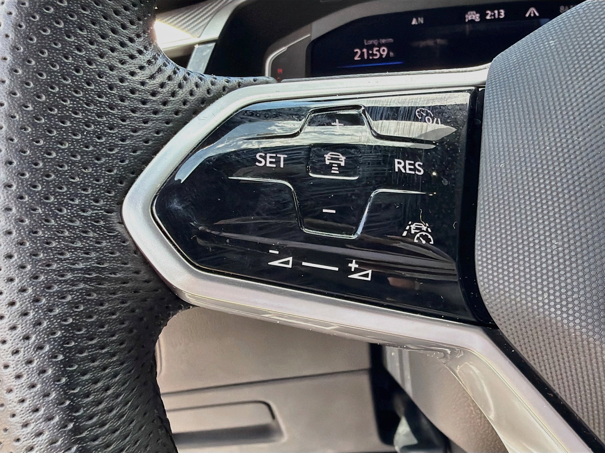 Certified 2023 Volkswagen Arteon SE FWD image 35