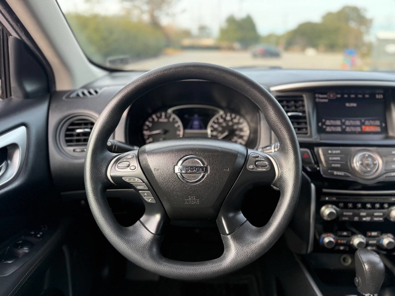 Used 2017 Nissan Pathfinder S image 27