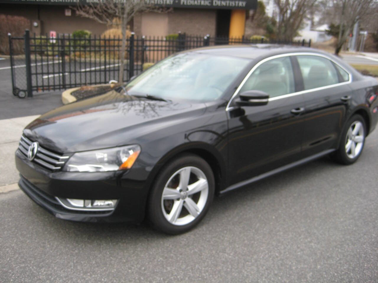 Used 2015 Volkswagen Passat 1.8T Limited Edition FWD image 1