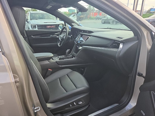 Certified 2022 Cadillac XT5 Premium Luxury AWD/4WD image 16