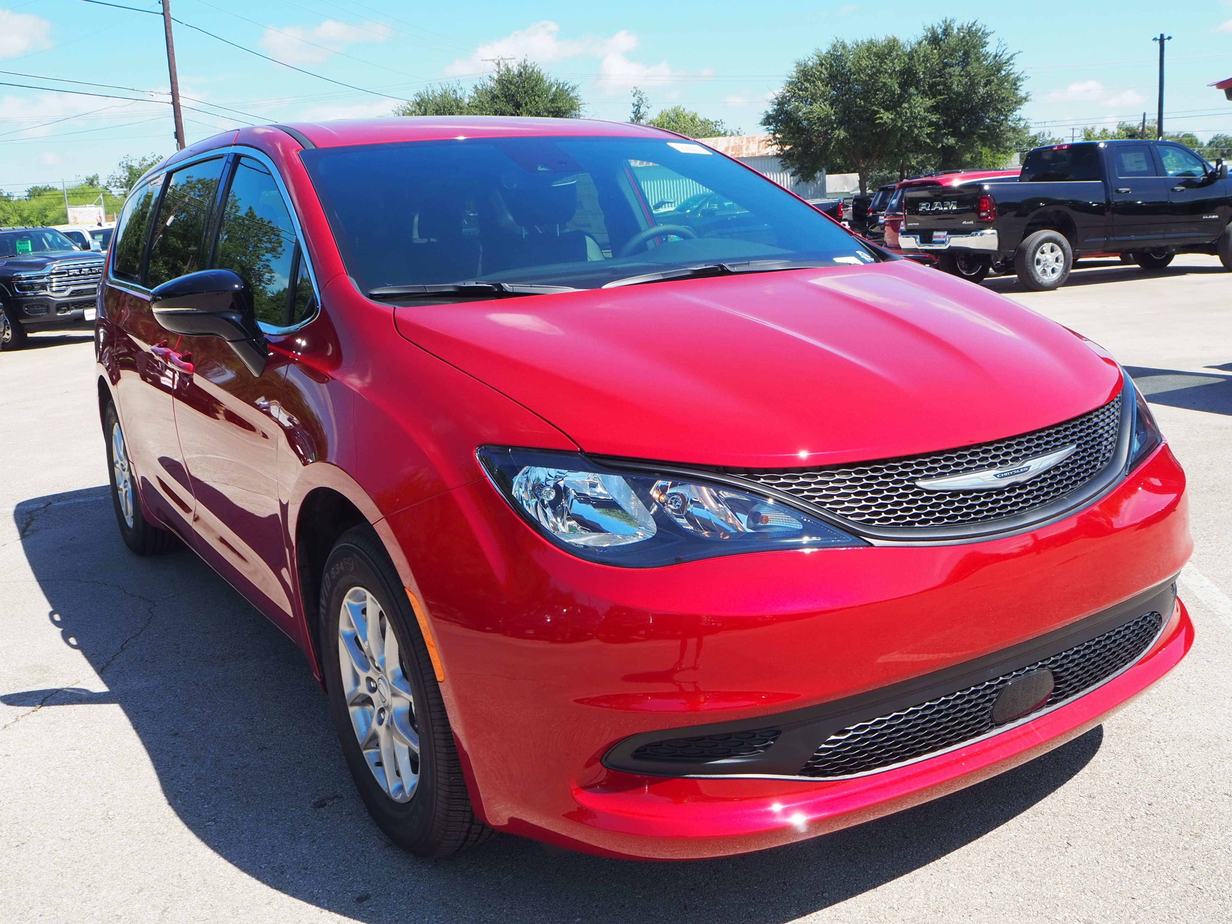 New 2025 Chrysler Voyager LX image 4