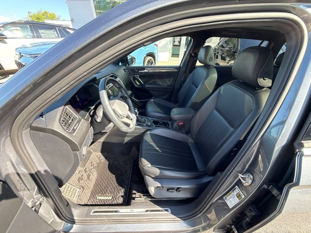 Used 2024 Volkswagen Tiguan SE R-Line AWD/4WD image 11