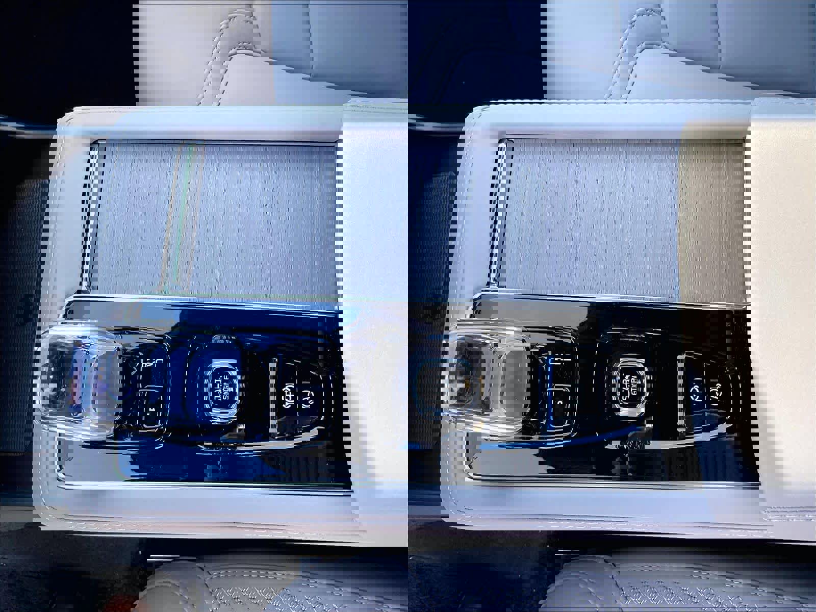 New 2026 Volvo XC90 T8 Plus w/ Protection Package Premier image 10