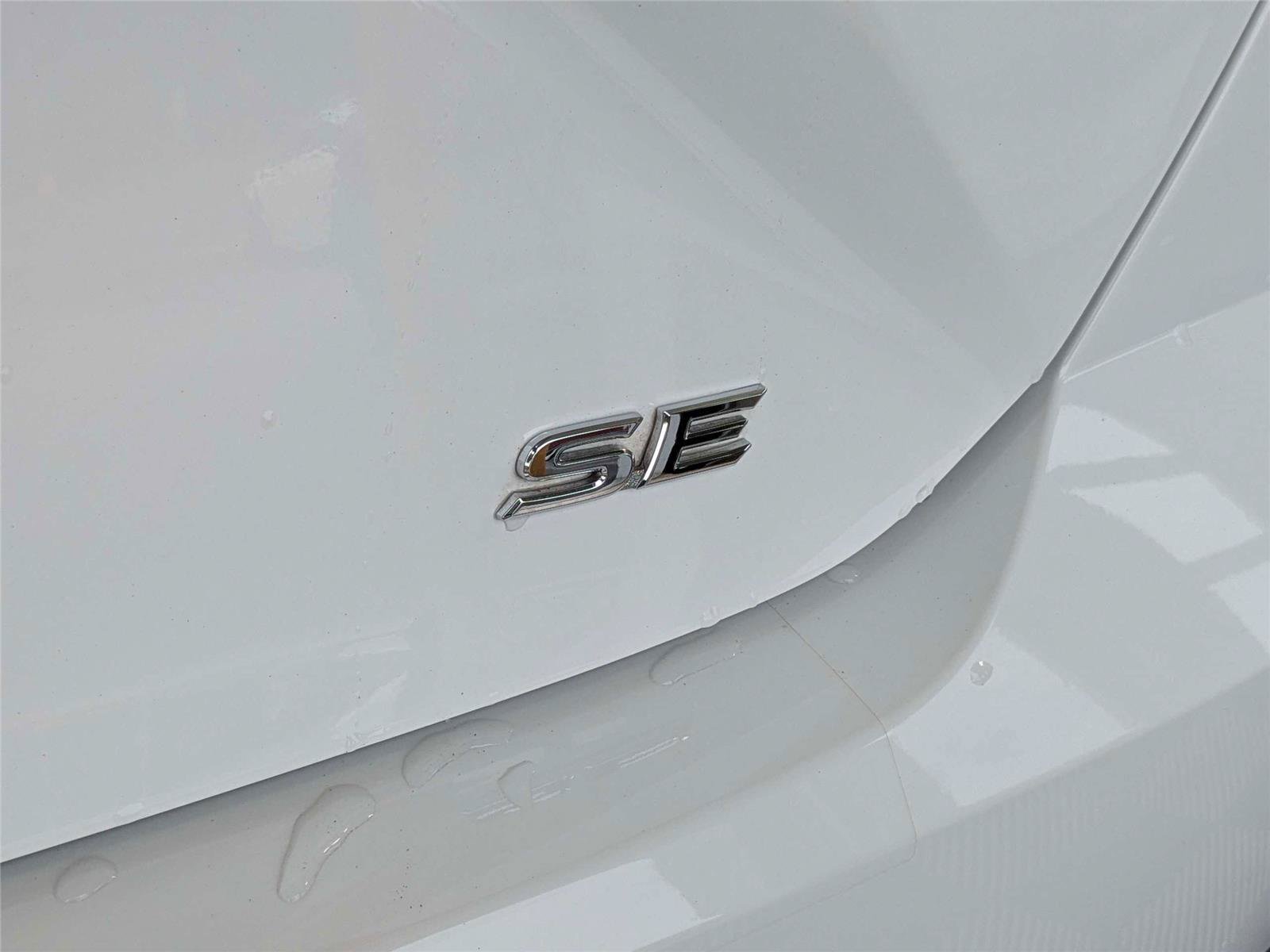 Used 2025 Toyota Camry SE FWD image 7