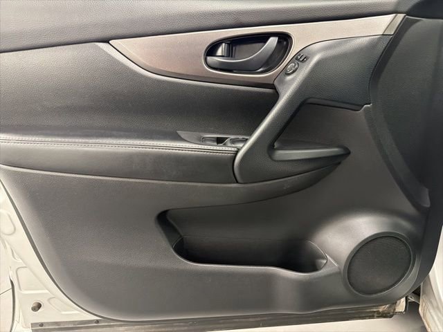 Used 2021 Nissan Rogue Sport S image 21