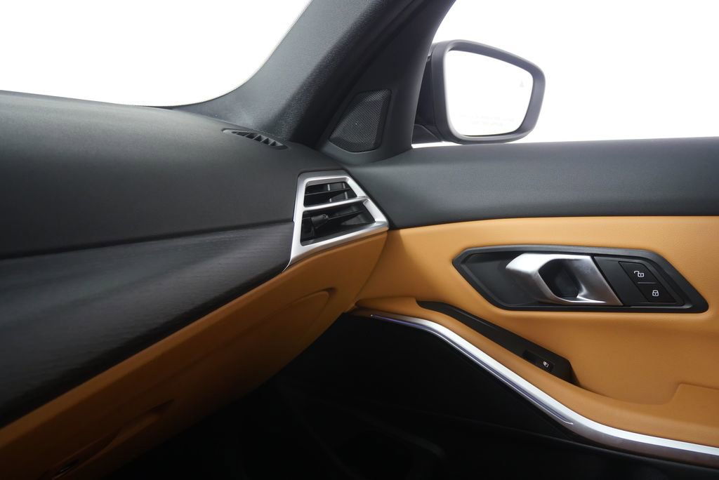 Certified 2025 BMW 330i Sedan RWD image 26