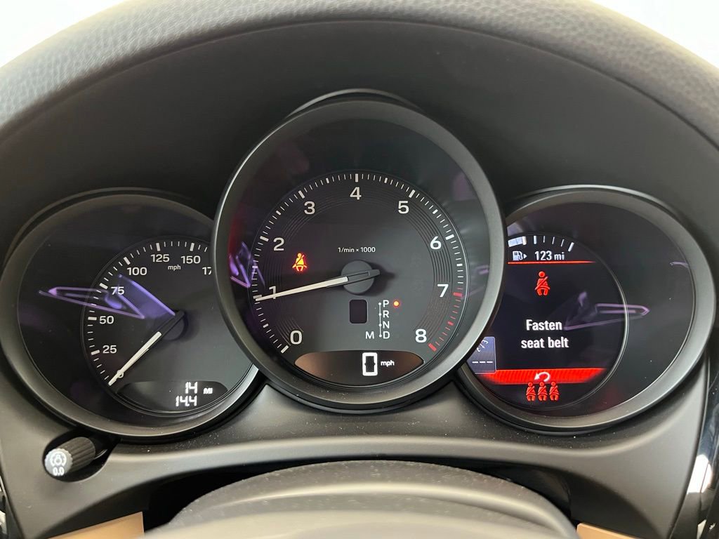 Used 2025 Porsche Macan image 10