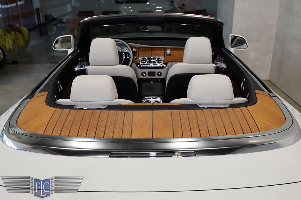 Used 2017 Rolls-Royce Dawn RWD image 16