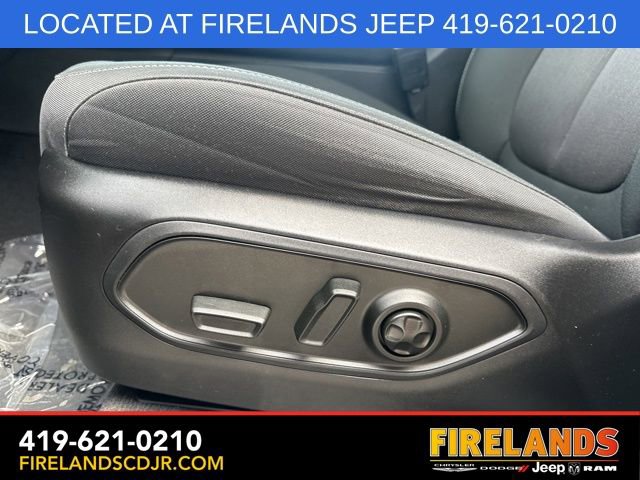 Used 2023 Jeep Grand Cherokee Laredo w/ Luxury Tech Group I image 18