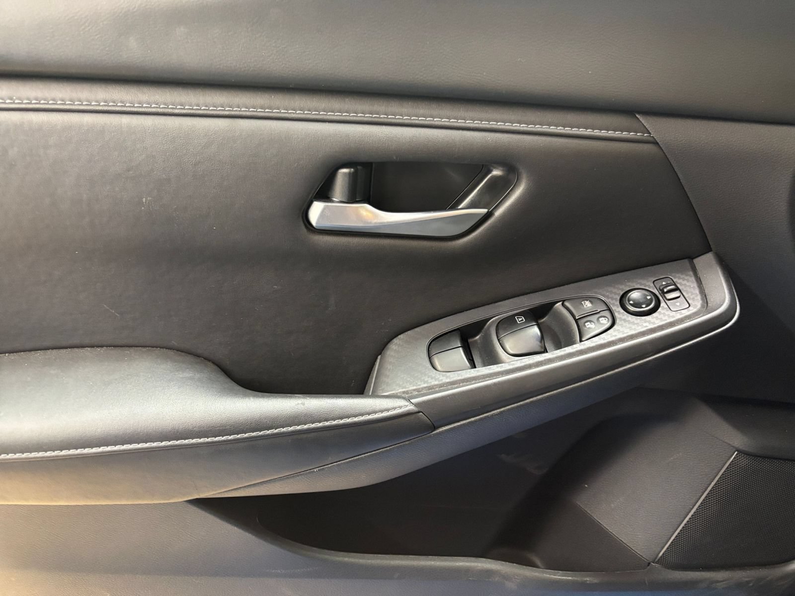 Used 2025 Nissan Sentra SV FWD image 15