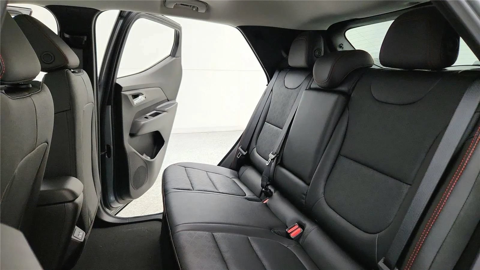 New 2027 Chevrolet Bolt RS w/ Technology Package FWD image 32