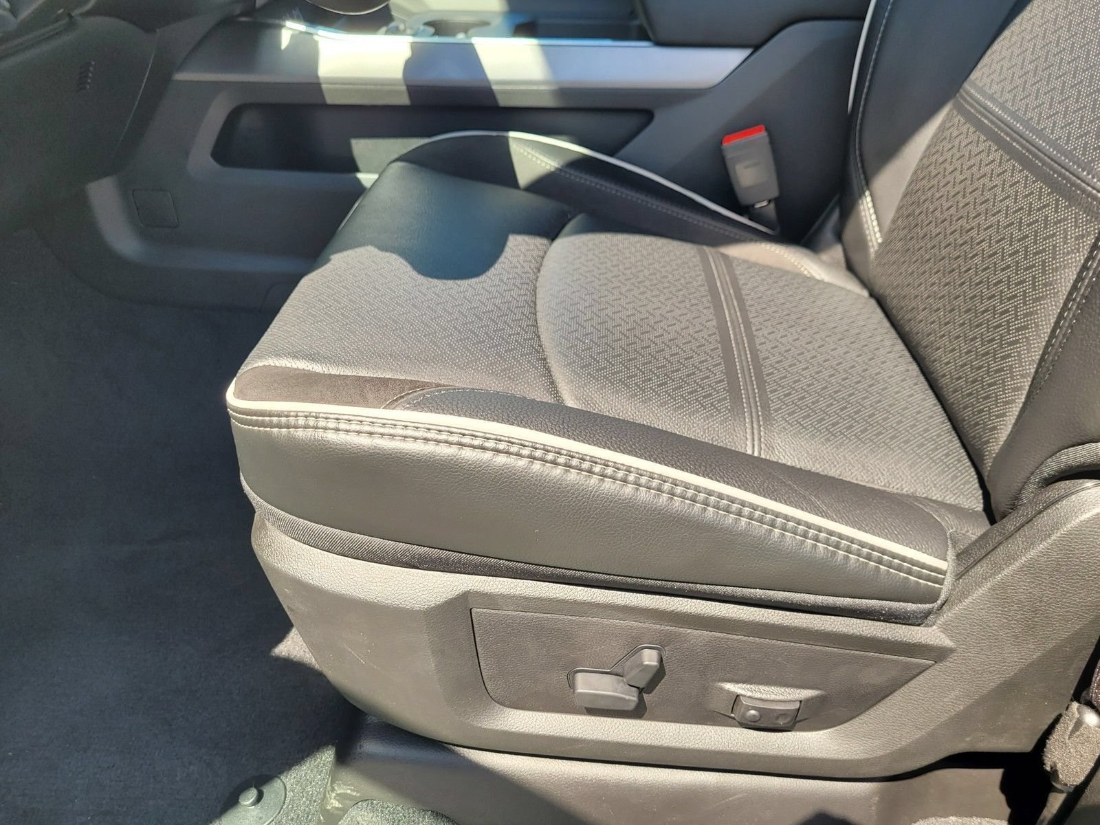 New 2026 RAM 2500 Laramie AWD/4WD image 15