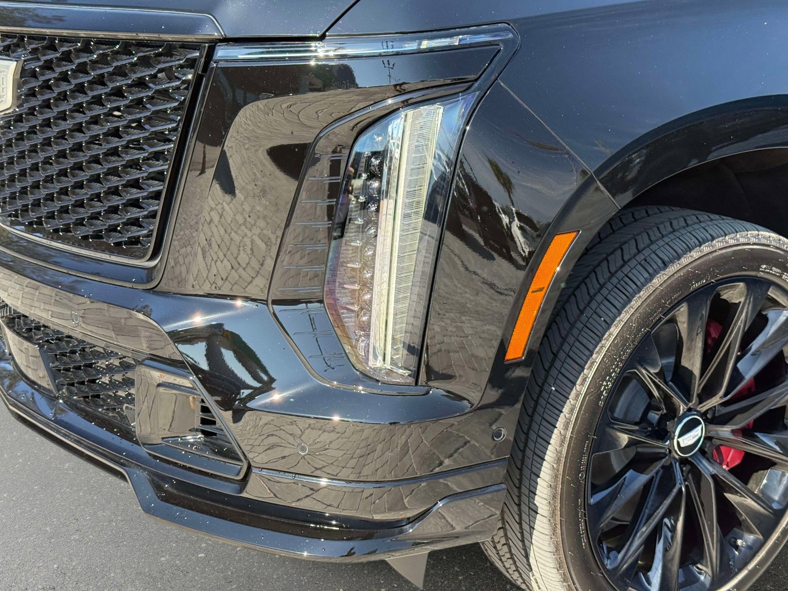 Used 2026 Cadillac Escalade V w/ LPO, ONYX Package image 11