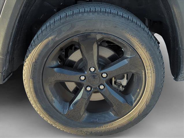 Used 2023 Jeep Grand Cherokee L Limited w/ Black Appearance Package image 5