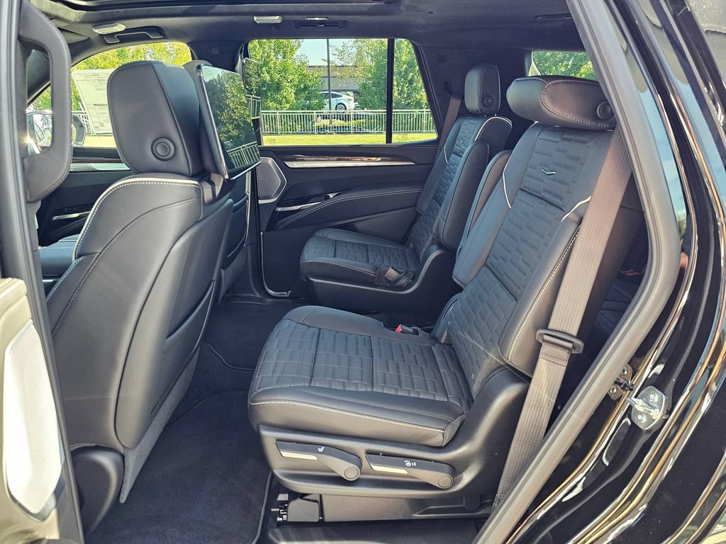 New 2026 Cadillac Escalade Platinum Sport AWD/4WD image 17