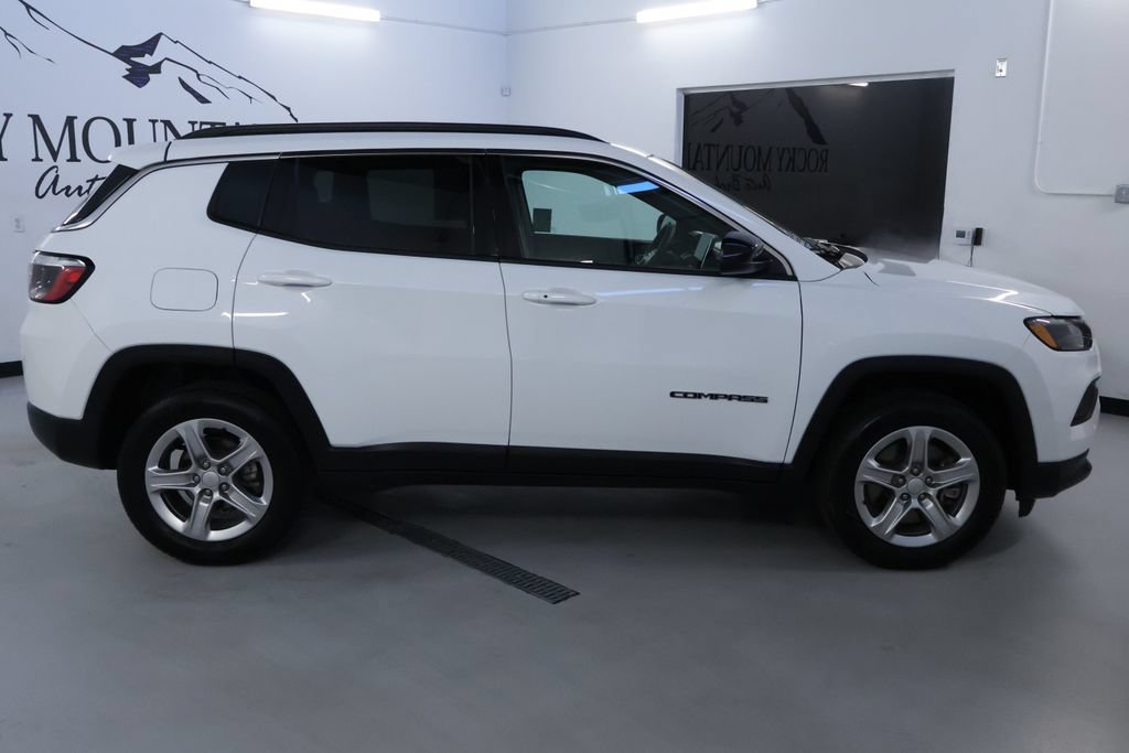 Used 2024 Jeep Compass Latitude AWD/4WD image 8