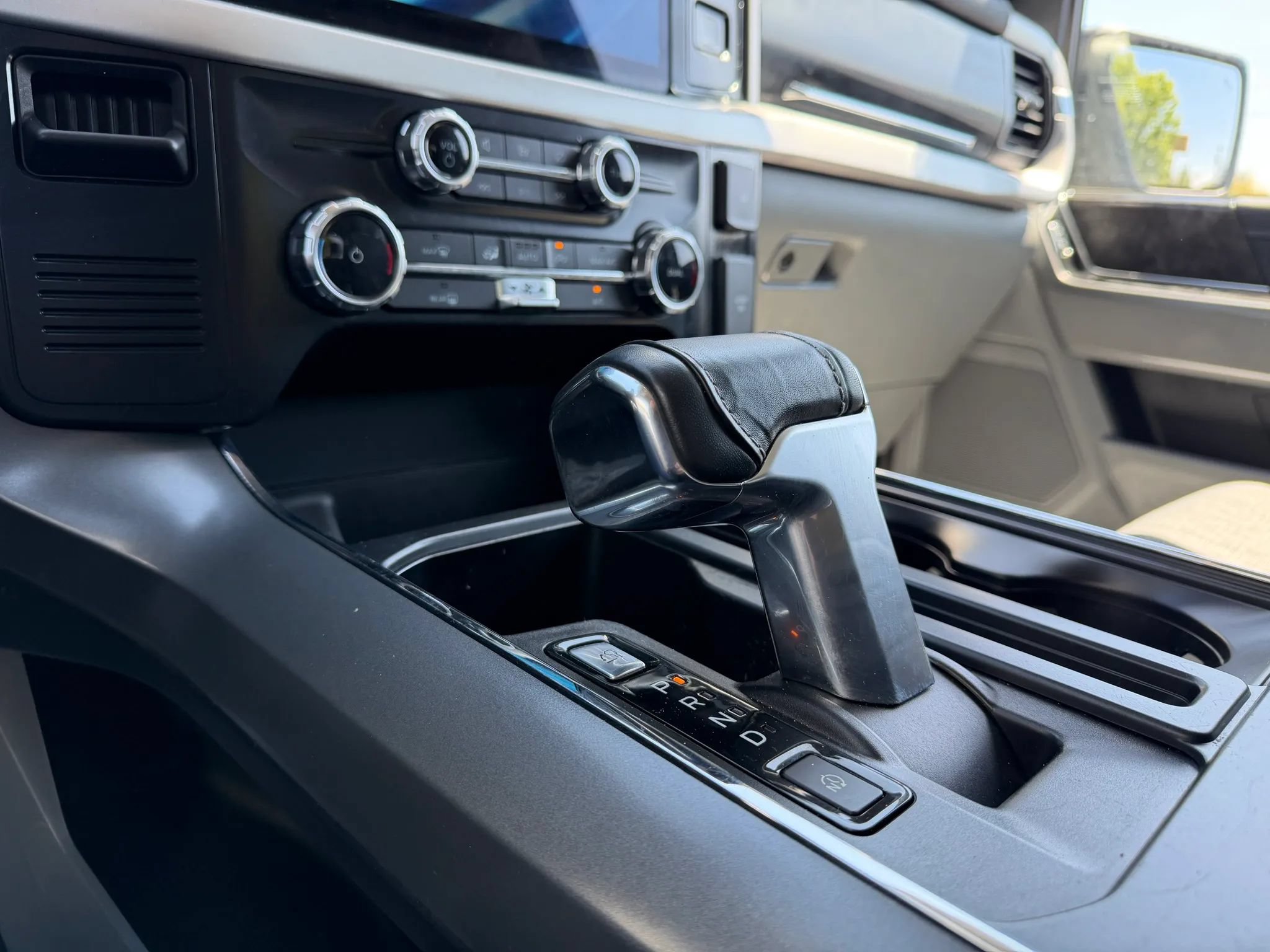 Used 2022 Ford F150 Lightning XLT AWD/4WD image 25