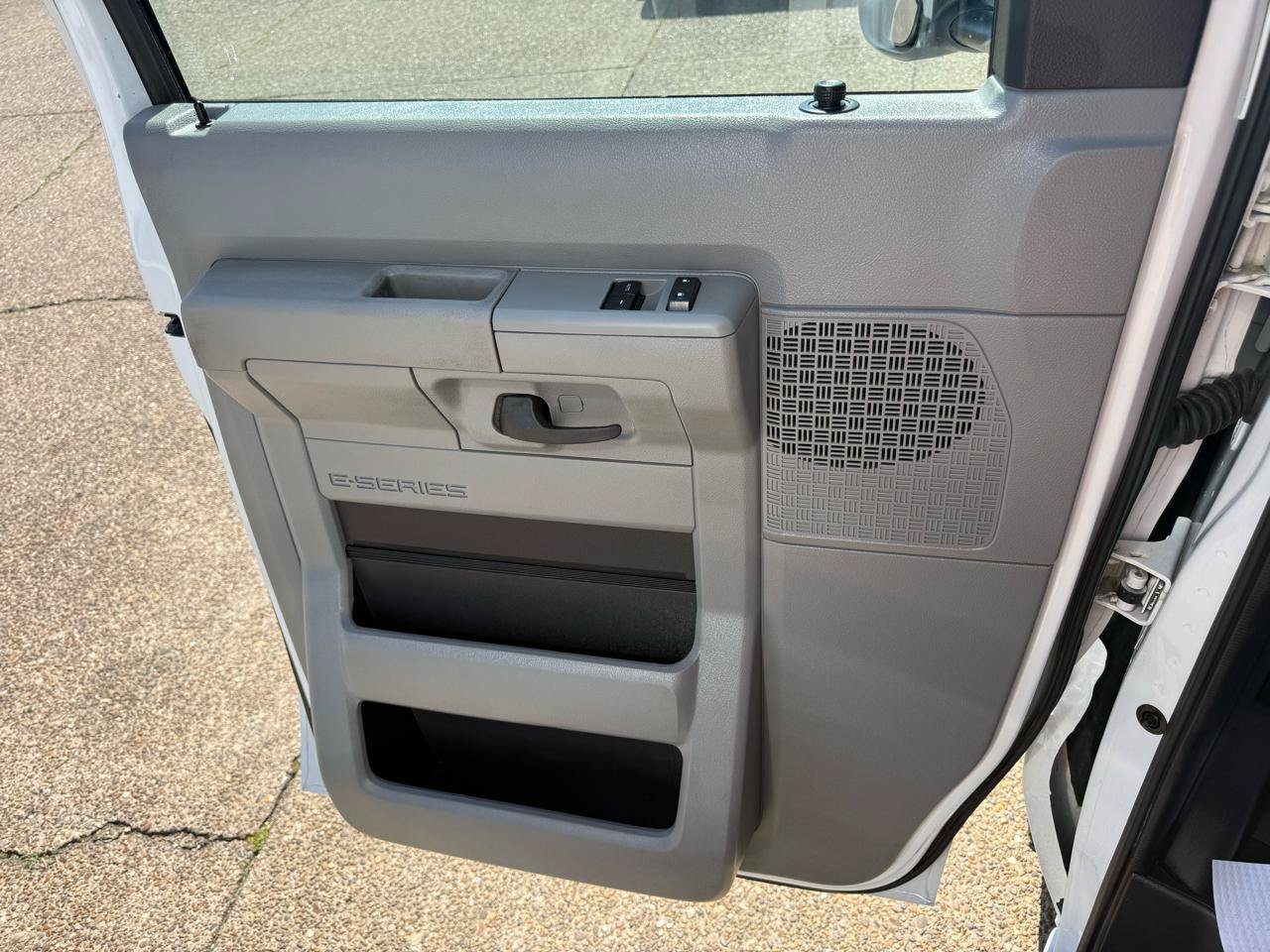 Used 2024 Ford E-350 and Econoline 350 Super Duty w/ Power Windows & Locks Group RWD image 17