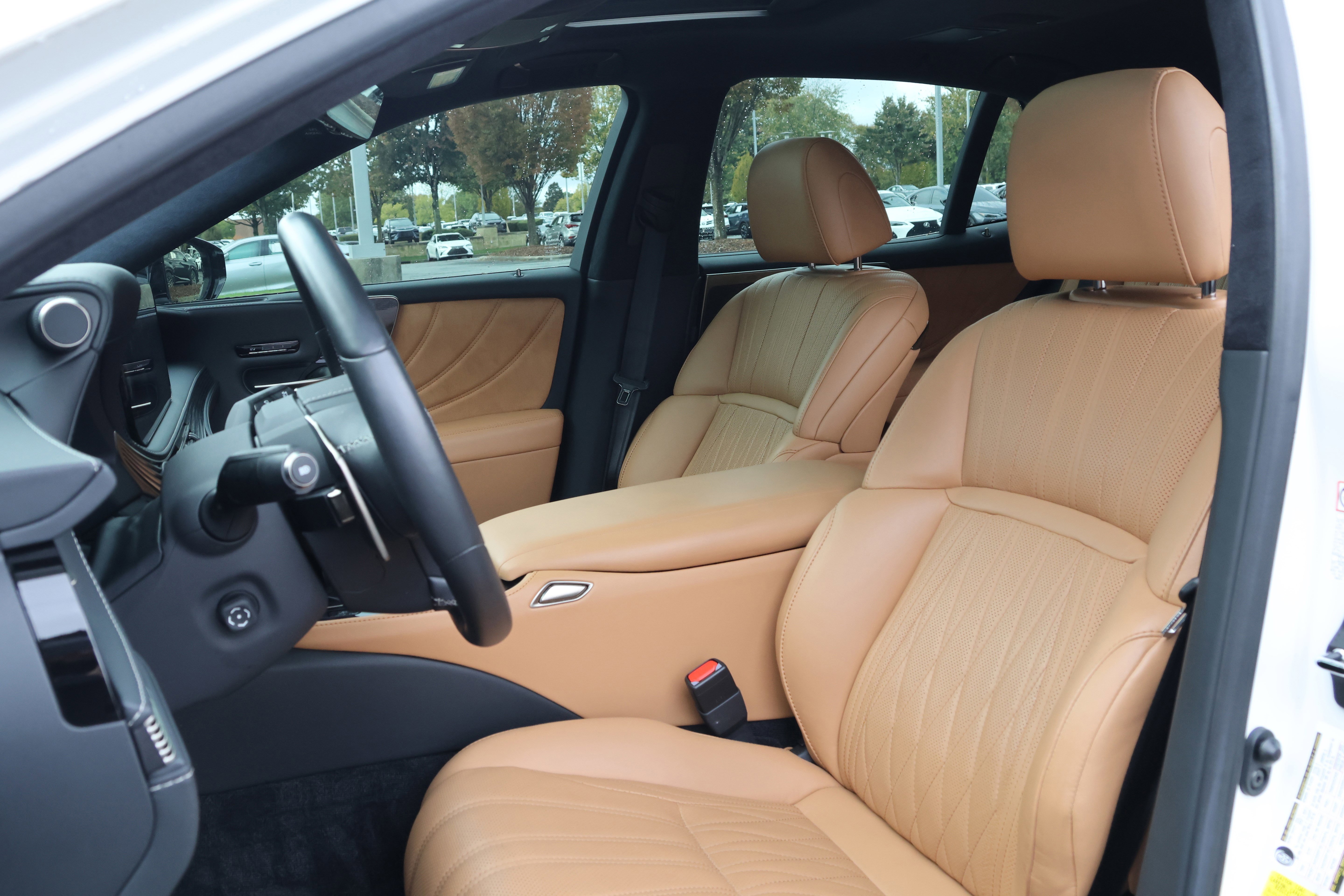 Used 2021 Lexus LS 500h image 33