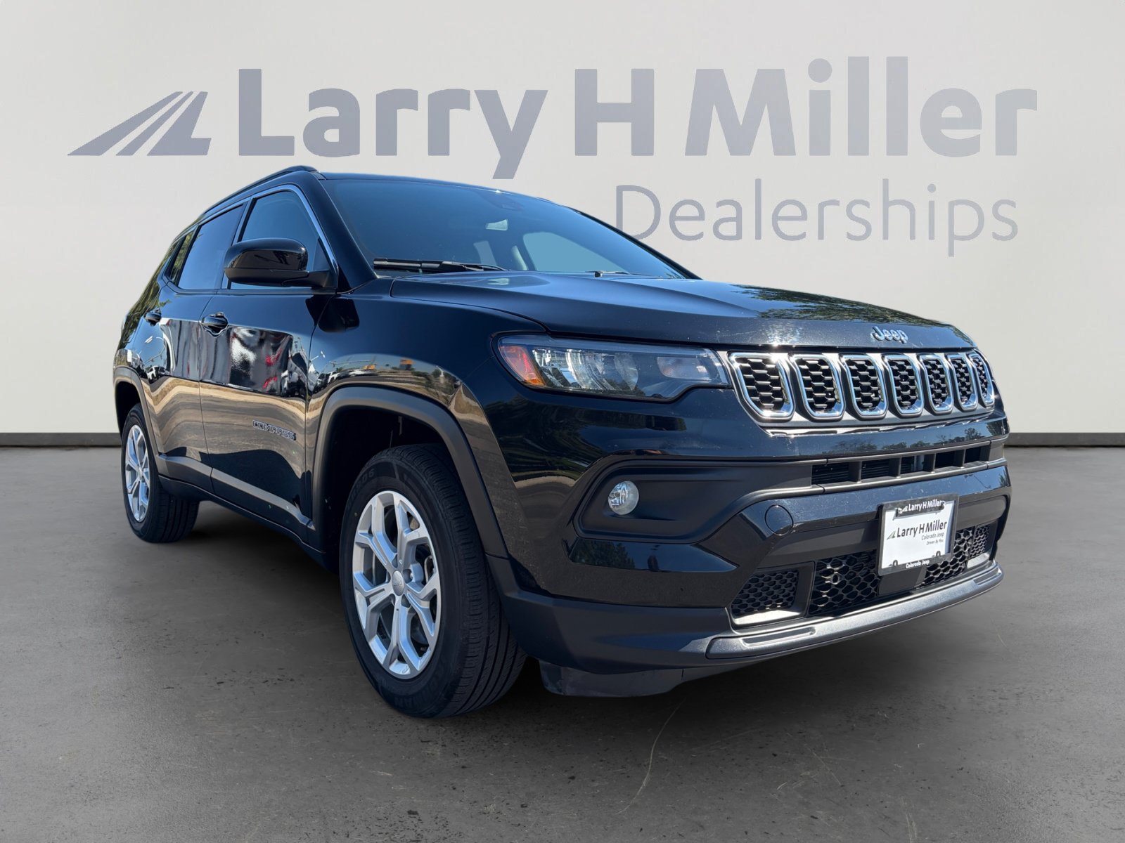 Used 2024 Jeep Compass Latitude AWD/4WD image 7