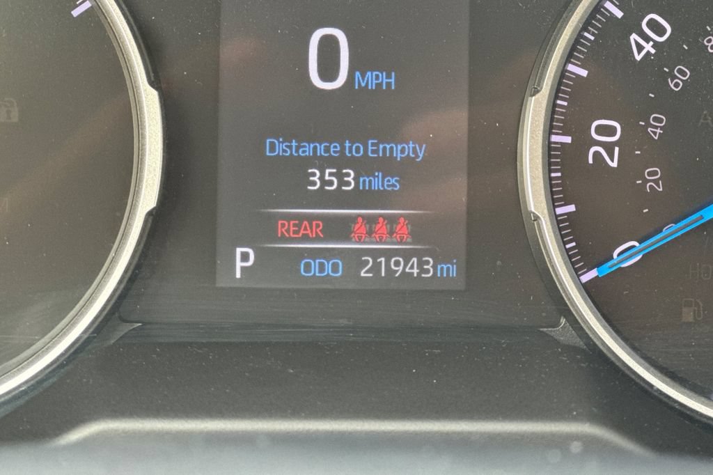 Used 2022 Toyota RAV4 LE AWD/4WD image 26