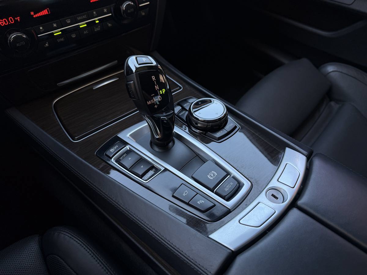 Used 2015 BMW 750Li RWD image 17