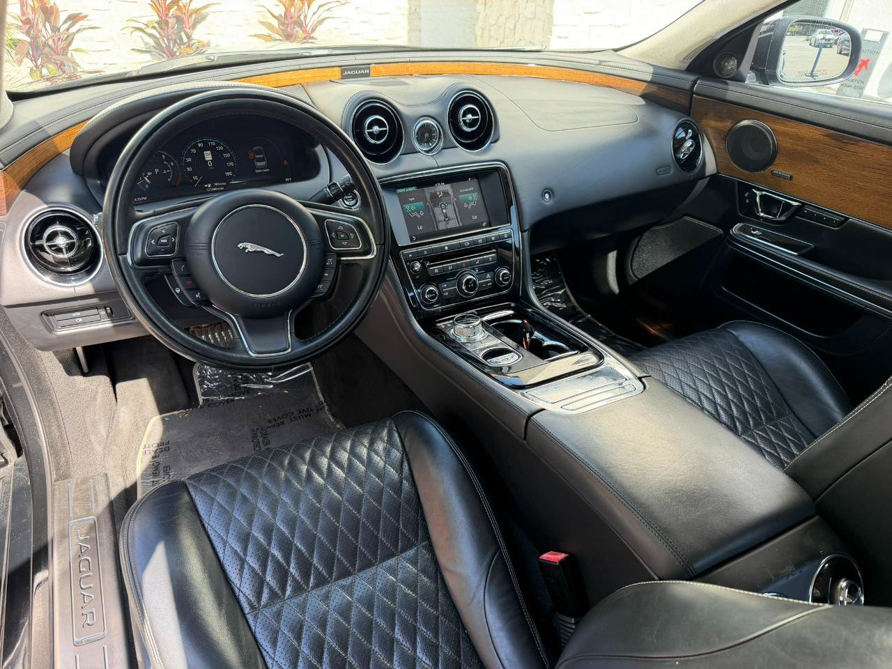 Used 2016 Jaguar XJ L Supercharged RWD image 24