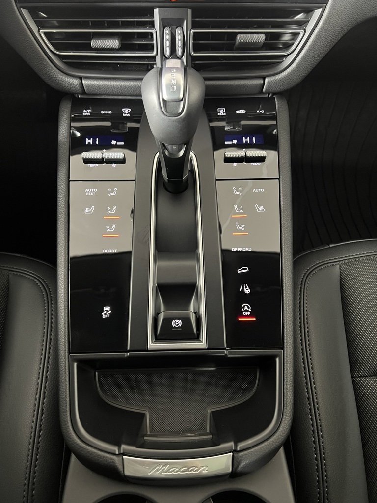 Used 2025 Porsche Macan image 33