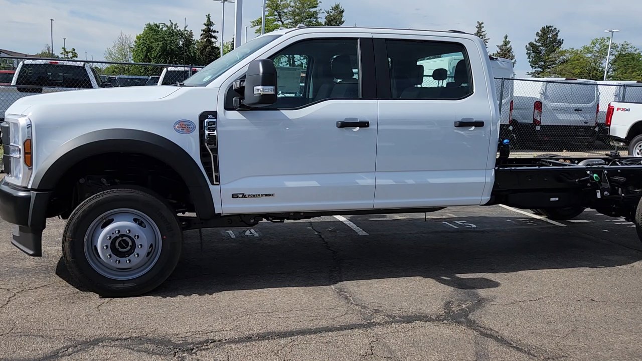 New 2025 Ford F550 4x4 Crew Cab image 3