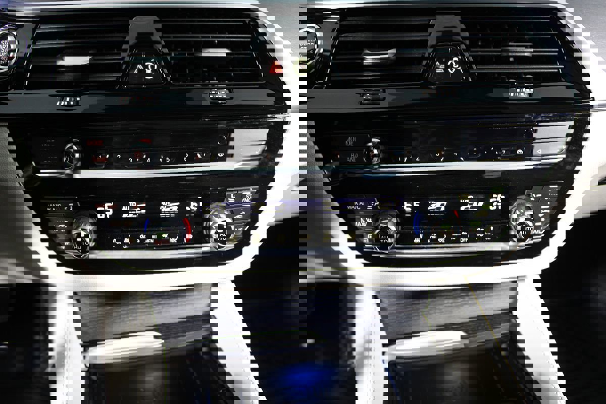 Used 2023 BMW 530e 530e w/ M Sport Package image 20