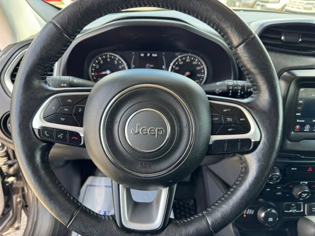 Used 2019 Jeep Renegade Latitude w/ Cold Weather Group AWD/4WD image 17
